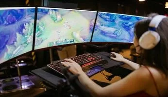 Kursus E-Sport Dari Hobi Menjadi E-Atlet Gamer Pro